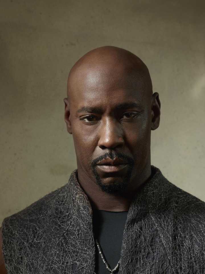 伍德塞德演员汤姆·艾利斯影人在《哥谭》作为蝙蝠侠的衍生剧播出后