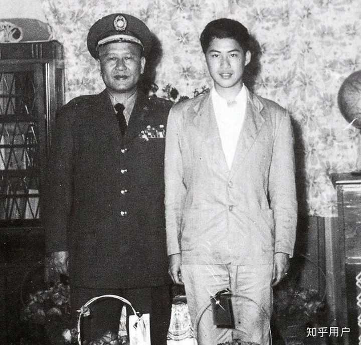 白先勇和父亲白崇禧合照