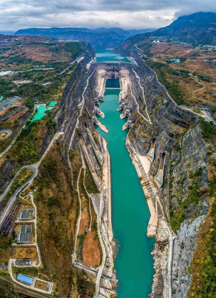 位于四川雅砻江的 锦屏一级水电站