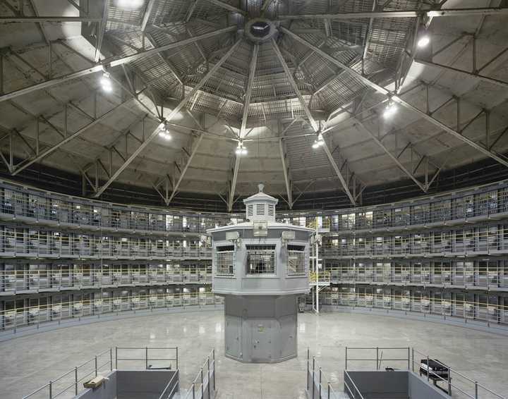 斯泰特维尔惩教中心    stateville correctional center --the round