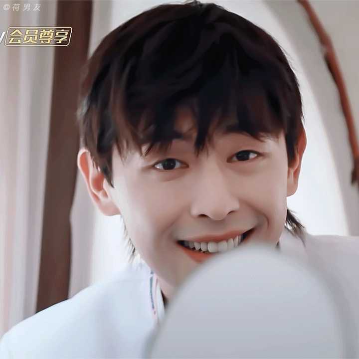 邓伦就是一个阳光,帅气,软萌的大男孩!