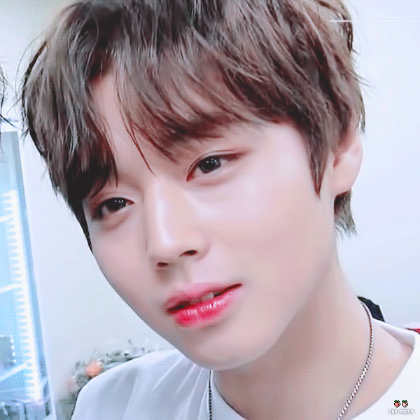 你喜欢那种男爱豆的眼睛?比如说谁?