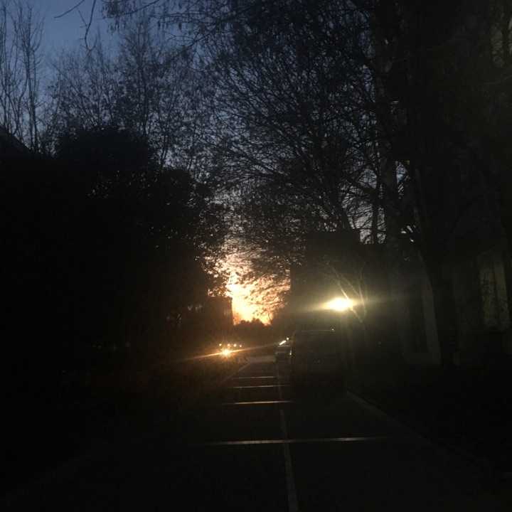 好像很少拍我们学校,五点半的冬天,天黑… - 知乎