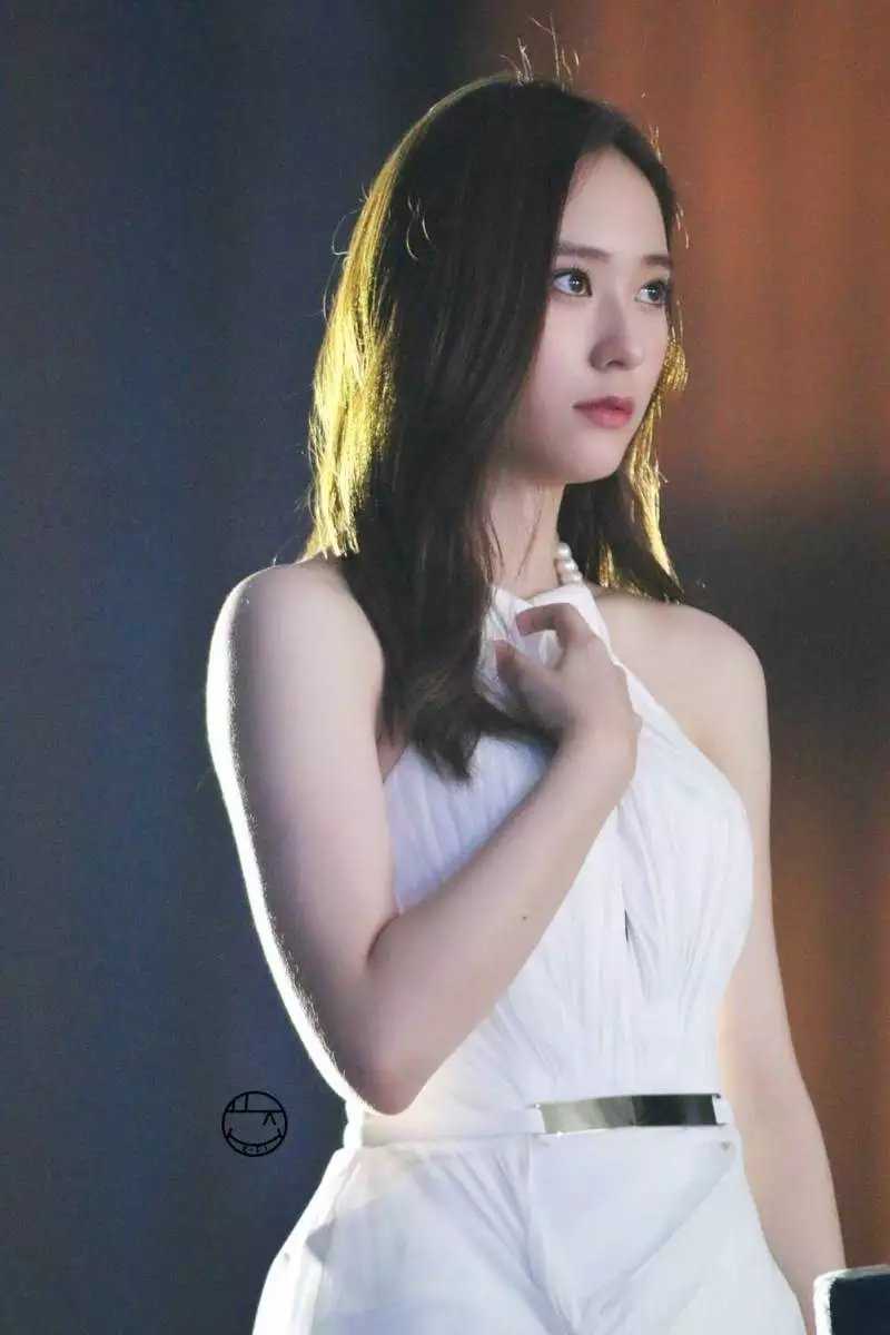 郑秀晶的功劳,那部剧里她演的李宝娜飞扬跋扈得令人讨厌不起来.
