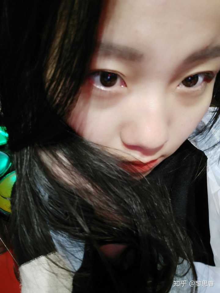 鼻子塌的女孩怎样由丑变美?