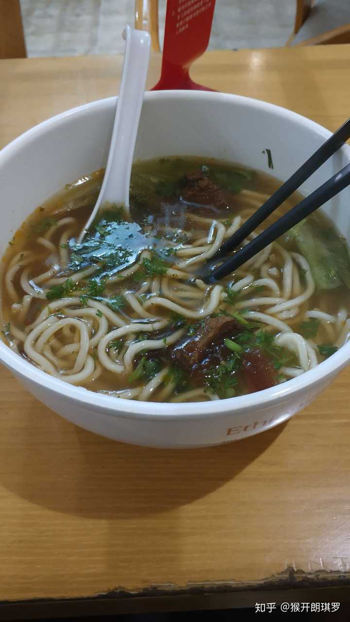 埃塞机场的面50块一碗,跟其他店比较起来已经很实惠了,中国老板亲切的