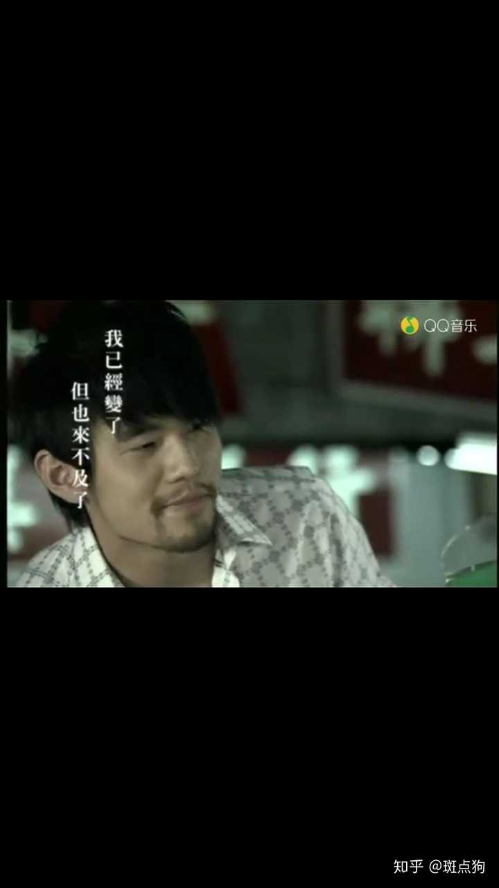 《退后》吧 心疼的感觉是在看mv的时候 (截的太烂这图) 这个mv我一直