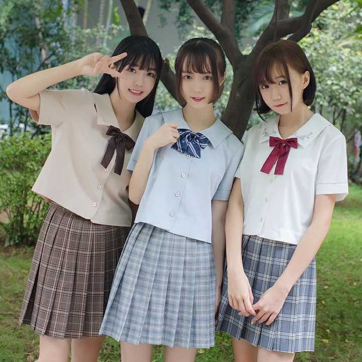 穿jk制服,lolita,汉服是为了引人注目吗?