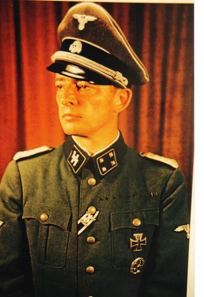 为什么这套二战德国党卫军的晚礼服很少出现呢