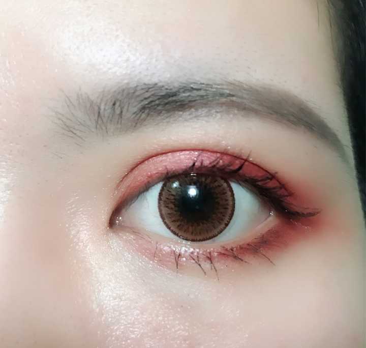 很宽的双眼皮,肿眼怎么画眼妆?