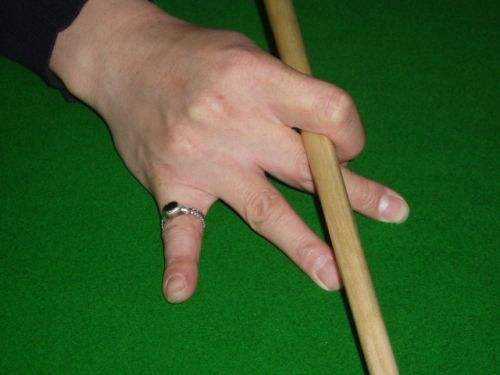 打台球时怎么才能出杆直?