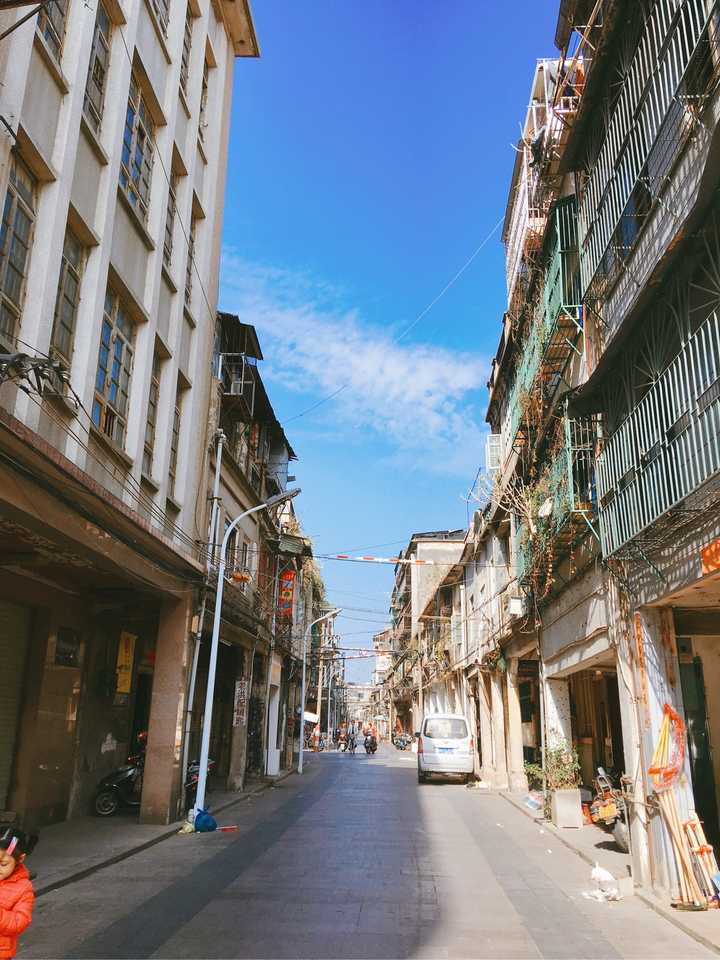 发几张我拍的潮汕街头的照片.旧旧的老街,有特色的建筑.