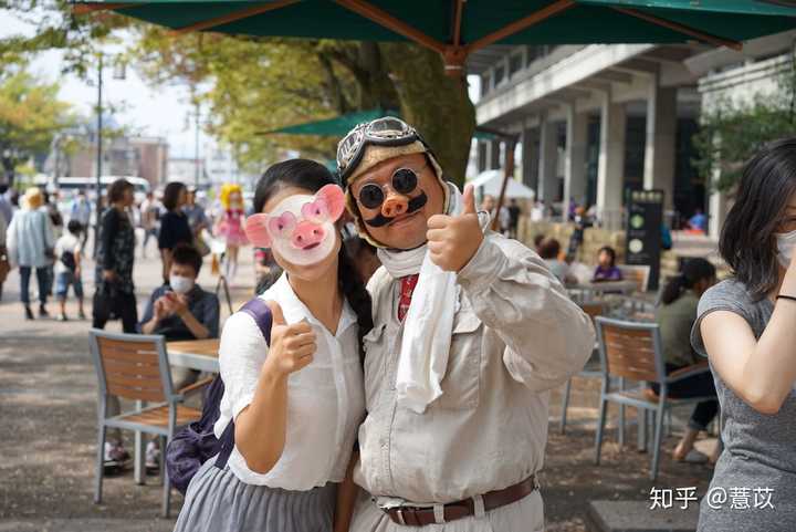 看到楼上有个cos红猪的,想起有一年在日本遇到他们搞漫展,正好看到