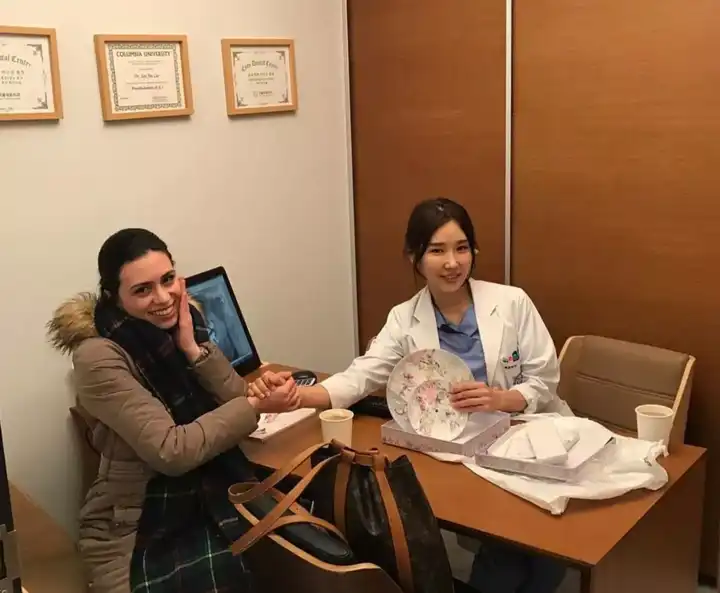 身材火辣,和女儿同框似姐妹,别人猜不出年龄是一种什么体验?