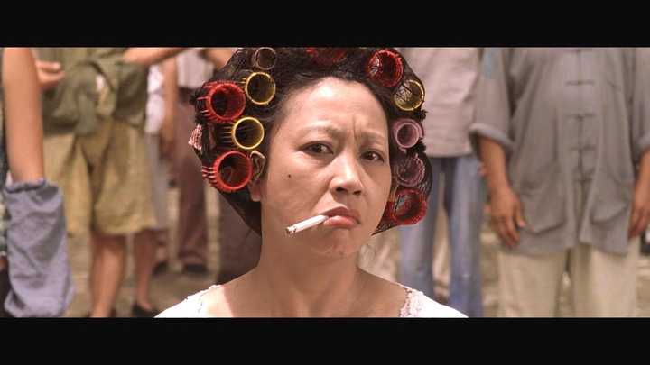 主人公的出场 包租婆 在变身小龙女之前,包租婆的每次出场都会伴随着