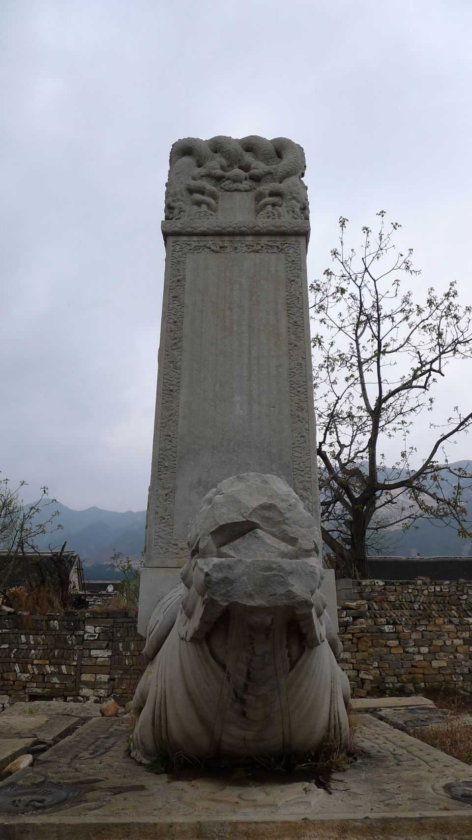 哎……哎……康熙所有的儿子中,除了雍正睡在帝陵,其余的所有的儿子