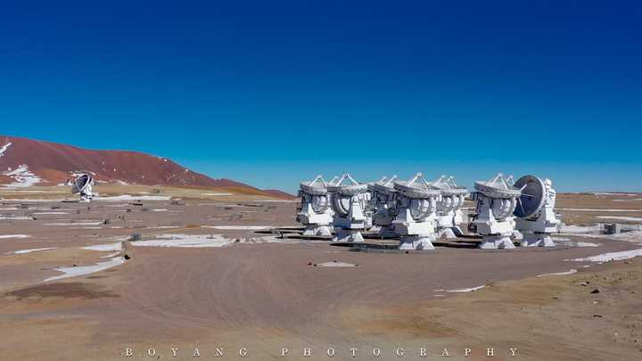阿塔卡马高原上的alma望远镜,这是其核心"致密阵"