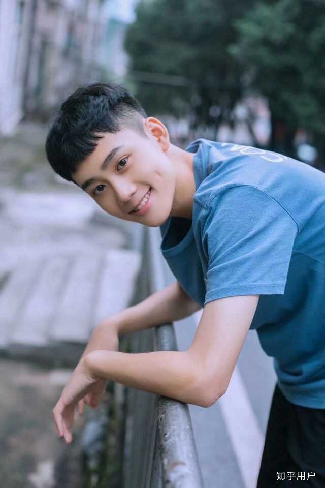 你见过最帅的高中男生长什么样? - 知乎