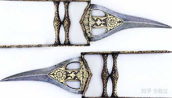 印度软剑.销魂的很,可能也只有三哥能使的了这么难控制的武器了.