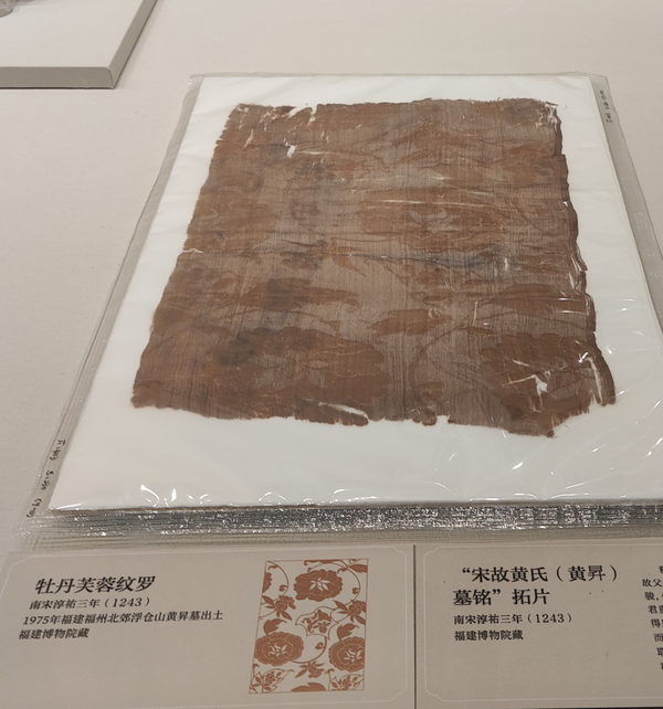 年轻人为什么越来越热衷于看展、逛博物馆？这背后的深层动机到底是什么？