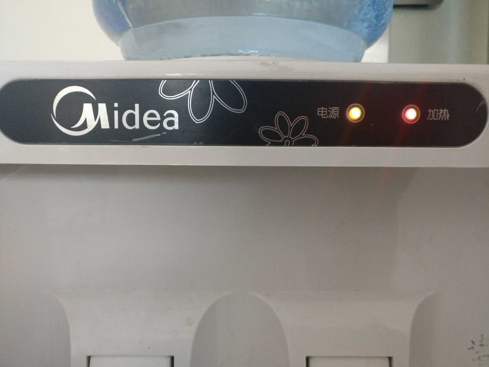 饮水机上的三个指示灯图片