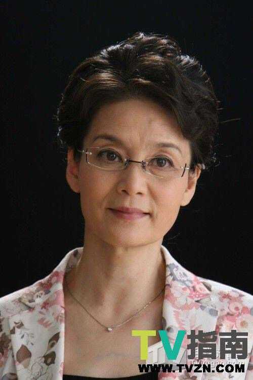 怎么没人说潘虹老师,她饰演的婆婆类角色那叫一个精准.