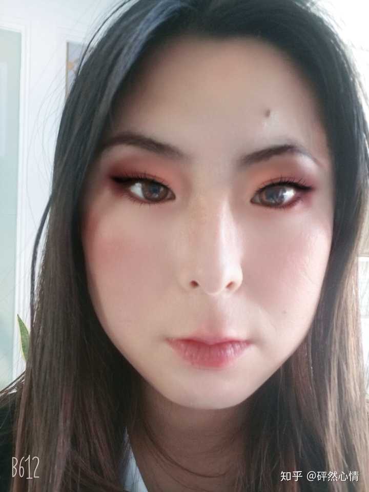 化妆一直在翻车,就感觉画出来土土的,想问问大家时候什么样的妆,轻