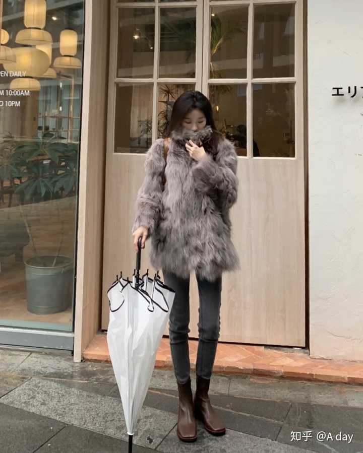 貂皮大衣配什么样的下衣显时尚