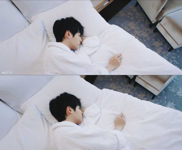 有没有类似这种张杰在床上趴着看镜头的图片呀?