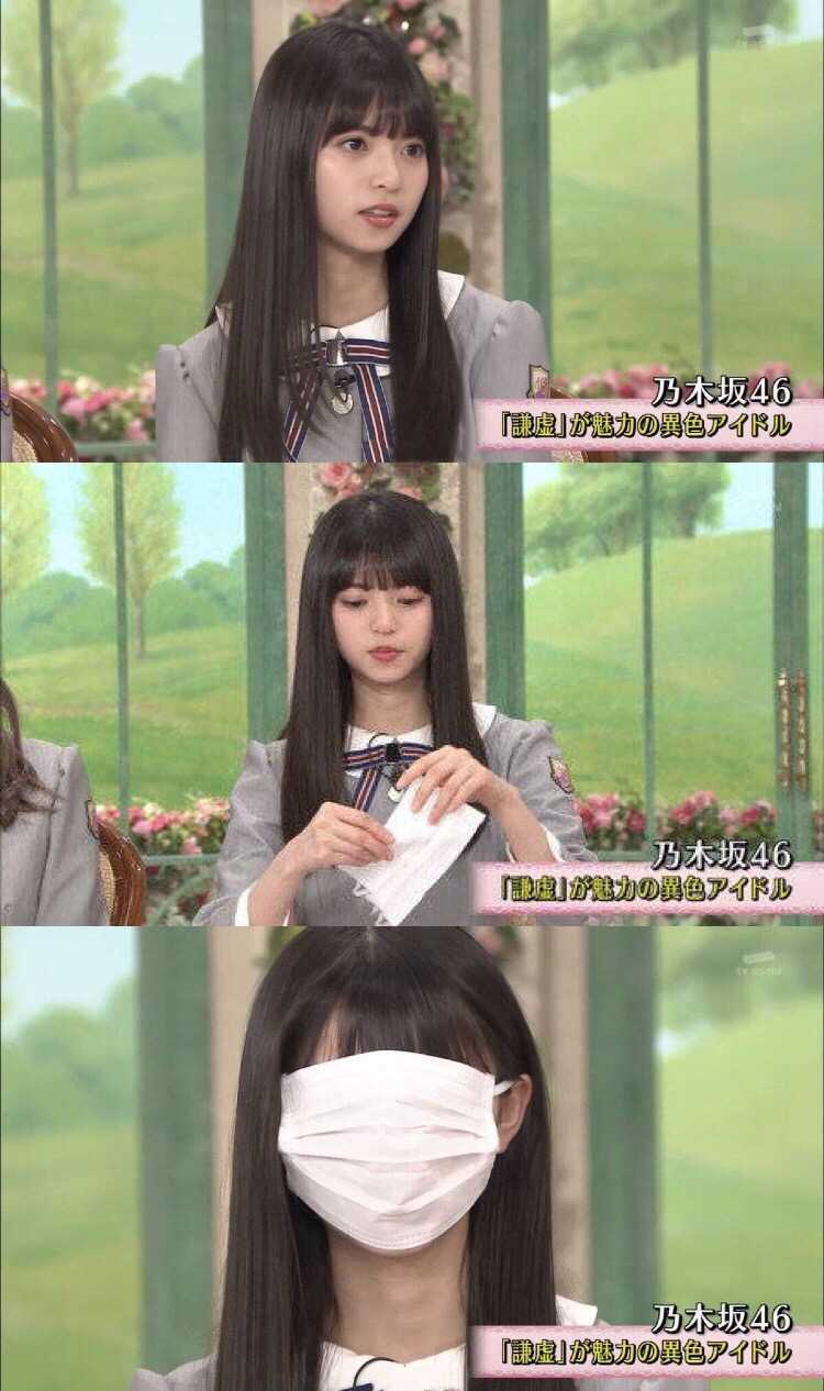 的衣服看上去真的只有90斤…还记得斋藤飞鸟在综艺里试戴口罩的这张图