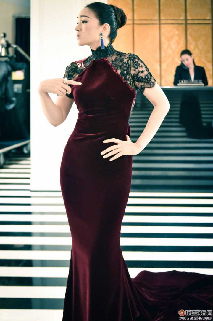 如何评价巩俐的长相?