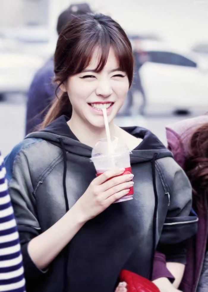 sunny作为李秀满的侄女不应该有很多资源吗 为什么现在感觉查无此人?