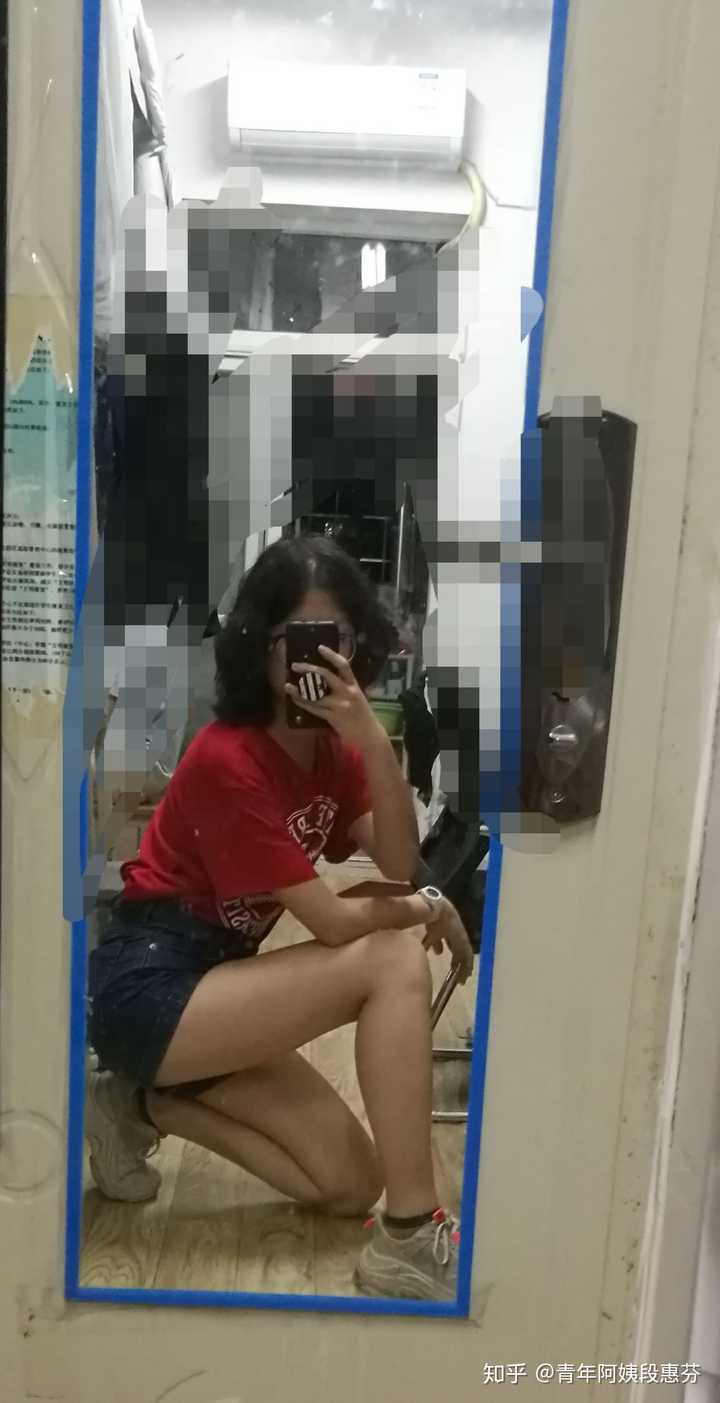 我就是想发一下新的自拍,拍照条件比较简陋,马赛克强行遮盖背景