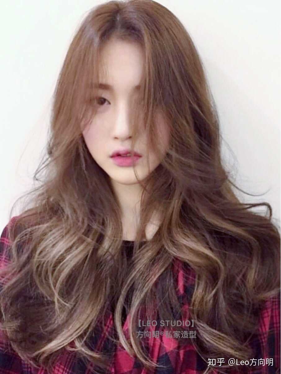 冬季浅栗色长发造型