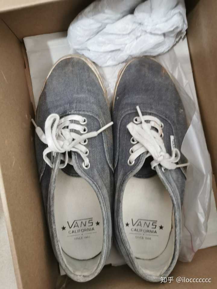 最贵"的一双鞋,是我至今还保留的这双 vans authentic系列的帆布鞋