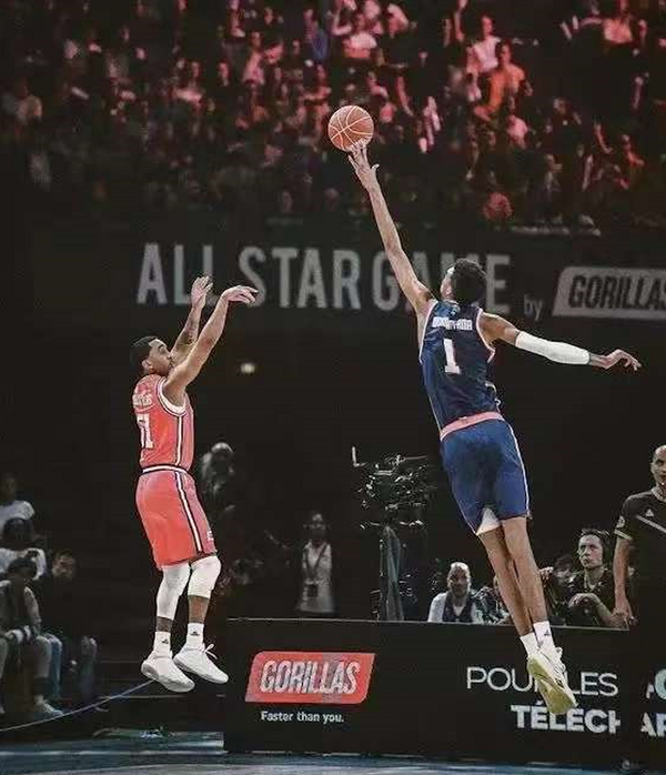 文班亚马全票当选25-26赛季最佳防守球员，历史最年轻，如何评价这位球员？