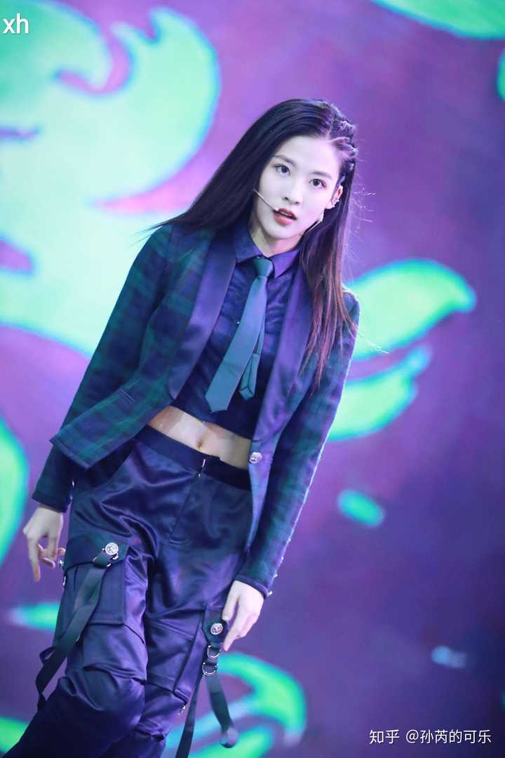 作为一个颜饭,我真的好喜欢孙芮这样的女孩子,安利给我朋友,都说长得