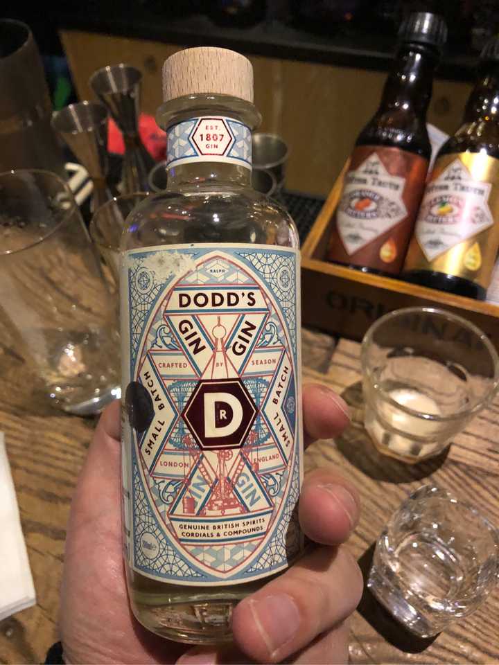 除了茅台之外,前两天在杭州的一个小酒吧里喝到了一瓶我迄今为止喝过