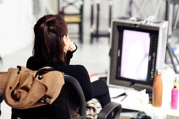 同事拍的我,身为一个女编导… 加班到深夜一两点常有的事儿