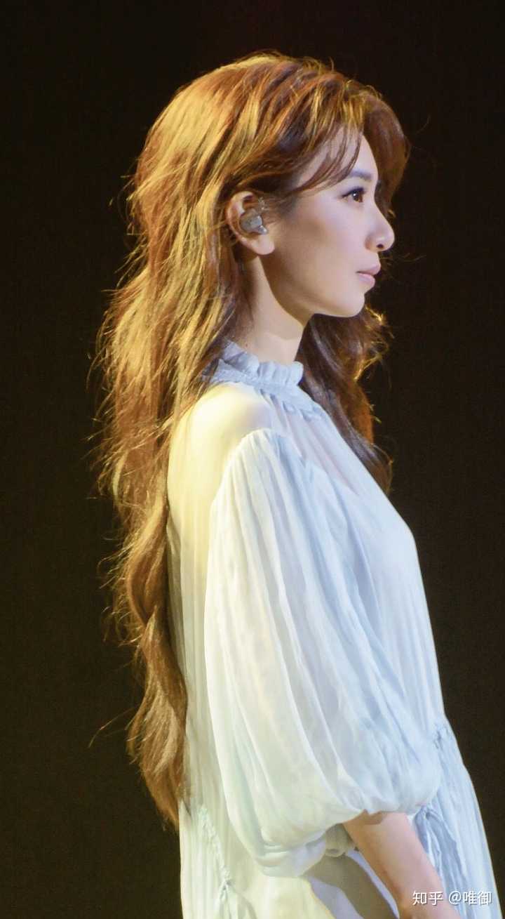 那种不在乎名利,绯闻少,初心常在的?