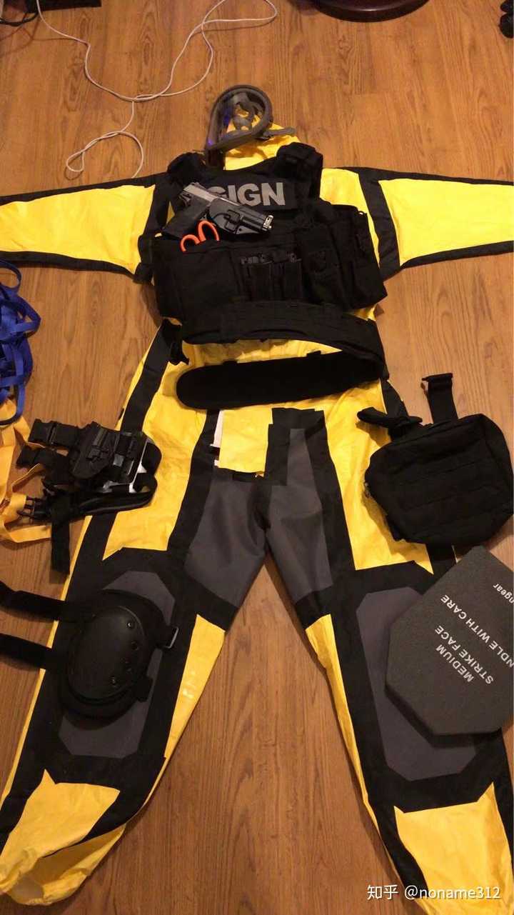 想cos彩虹六号狮子lion装备大概需要什么?