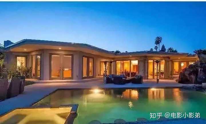 (图为冯小刚的温哥华豪宅) 还有的猜测 到 美国的别墅躲风头了