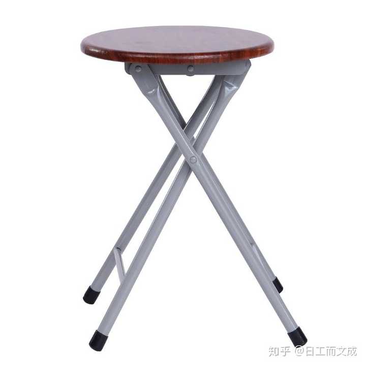 折凳的奥妙之处:它可以藏在民居之中,随手可得,还可以坐着它来隐藏