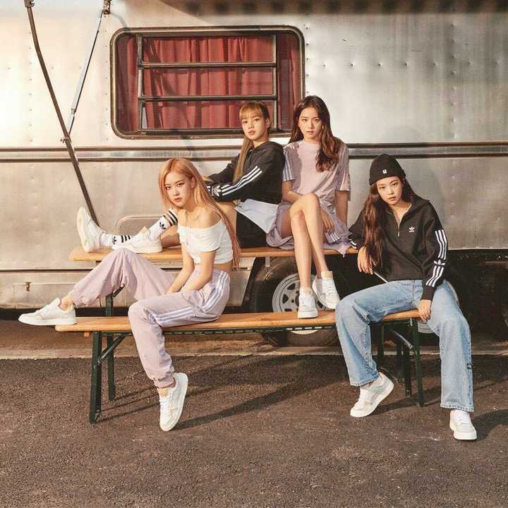 能分享一些可可爱爱的blackpink全员的头像吗?