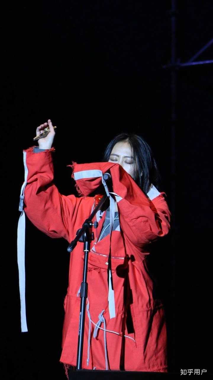 作为一个男生,喜欢陈粒是什么体验?