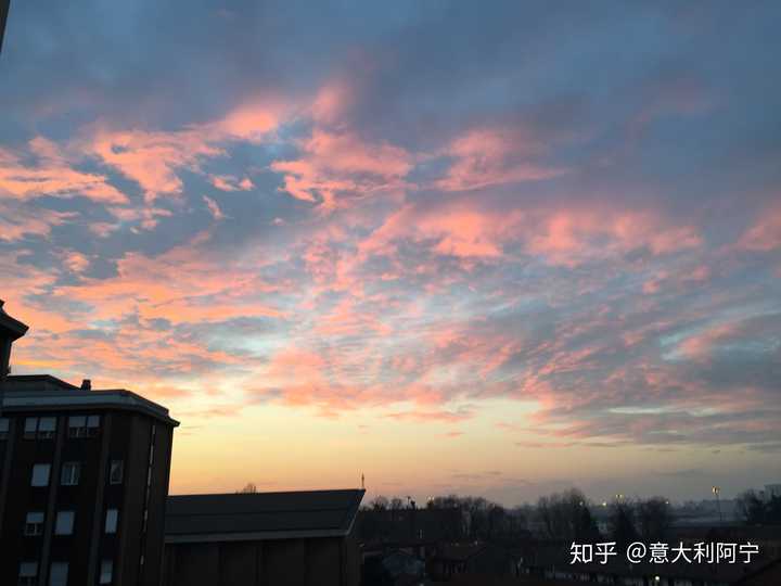 米兰的晚霞