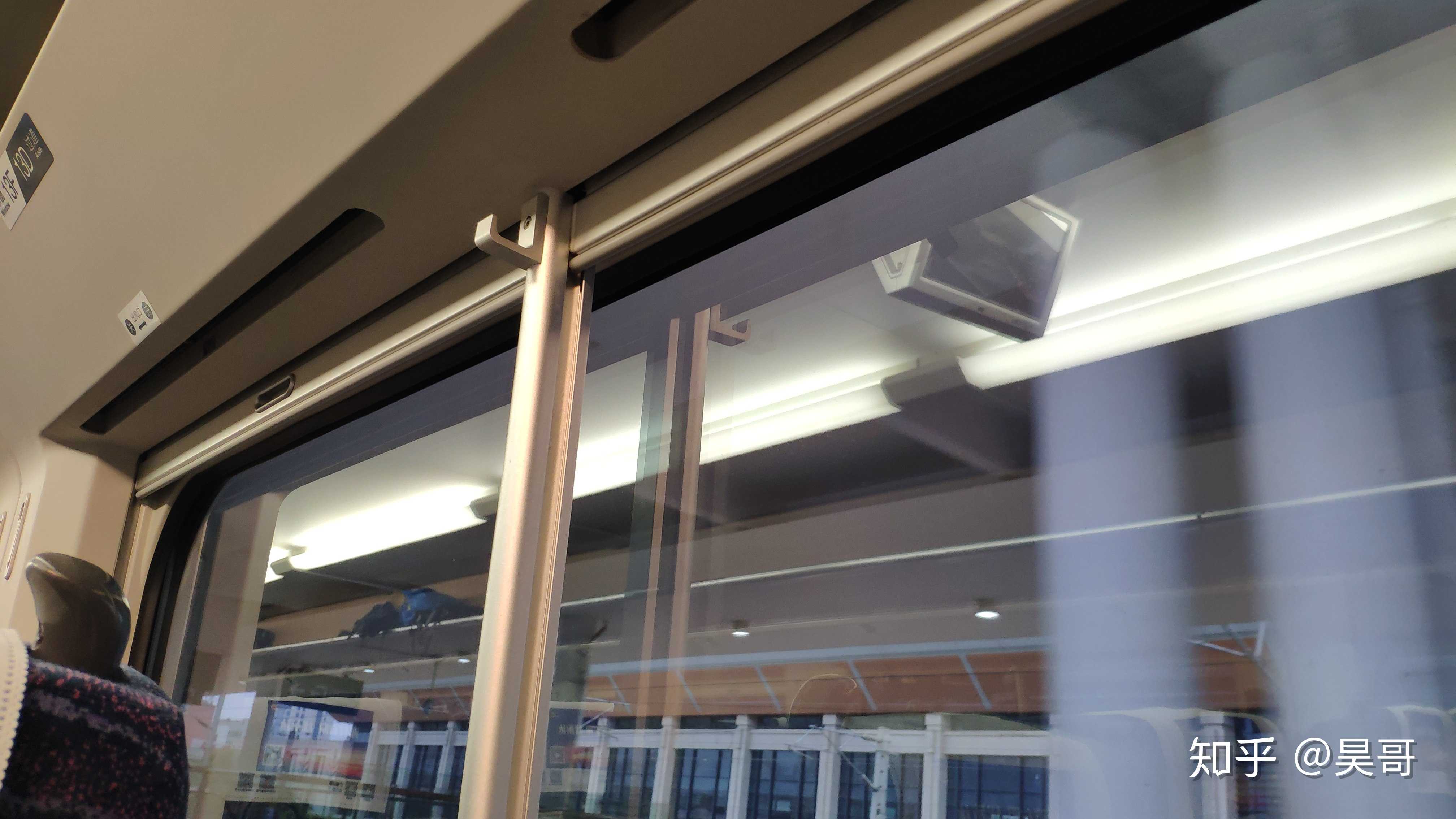 昊哥 的想法: 动车上这种遮阳帘很人性化,不会出现一拉… - 知乎