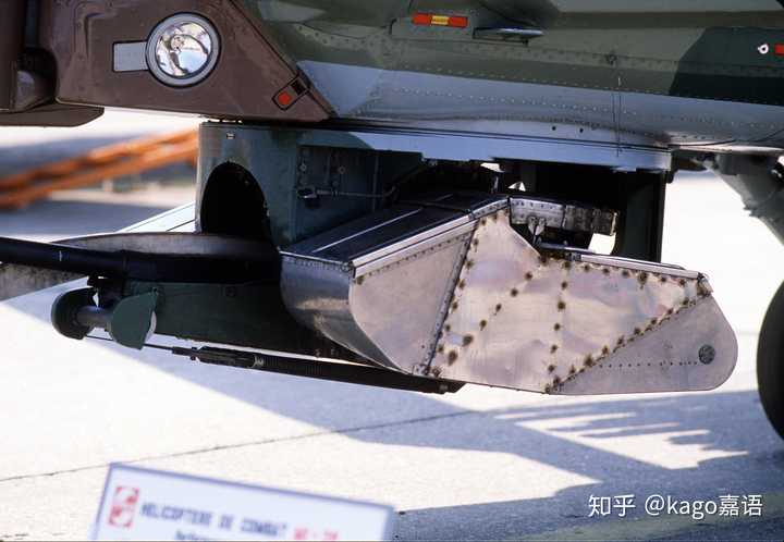 后期型号 升级为m197 3管20mm机炮,转塔设计.另外也有单/双机枪,单管