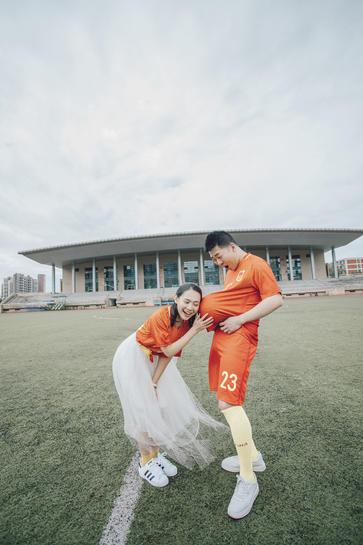 题主你好分享几张关于足球的婚纱照以作参考  显示全部