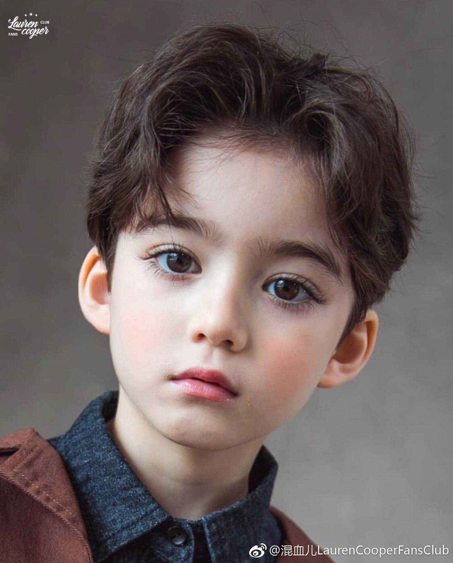 话不多说 直接上图 小朋友是韩国和加拿大混血真的是惊叹啊!